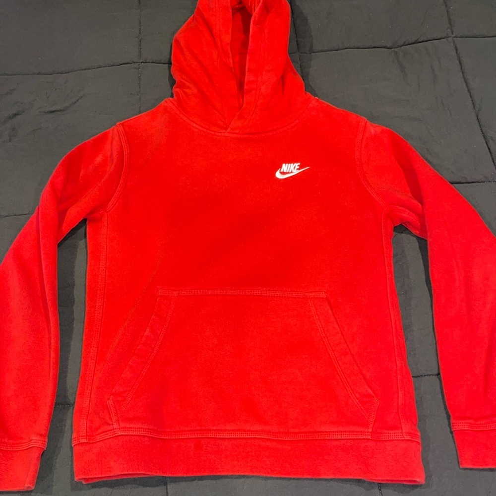 Nike Boys Club Fleece Pullover Hoodie Size YL in Red